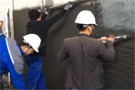 6人組機(jī)械化抹灰（自動(dòng)輸送、自動(dòng)攪拌和噴涂、刮平及收面）